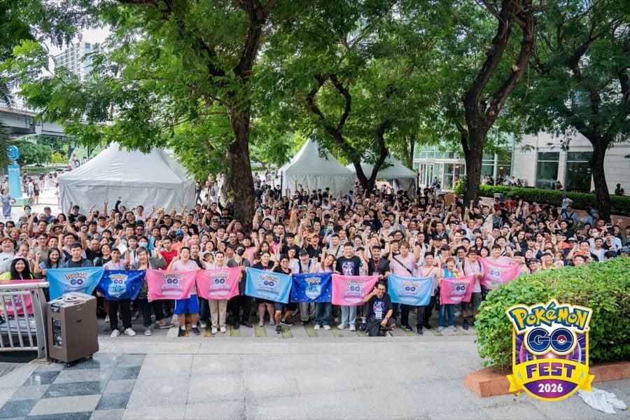 Pokémon GO Fest 2026 Bangkok: fans gathered for a group photo
